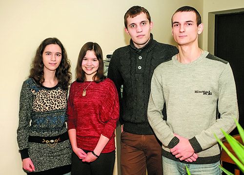 Студенты-изобретатели блинного конвейера из БНТУ